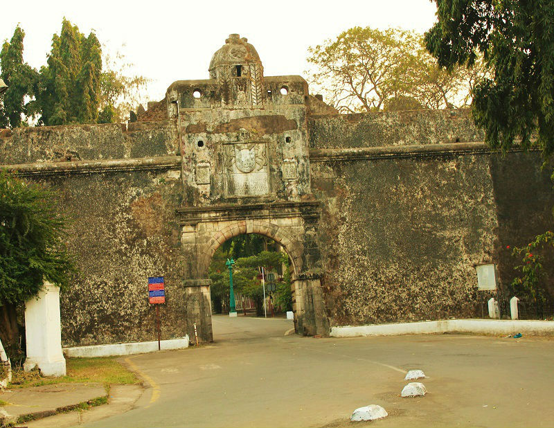 Fort entrance gate daman one day trip