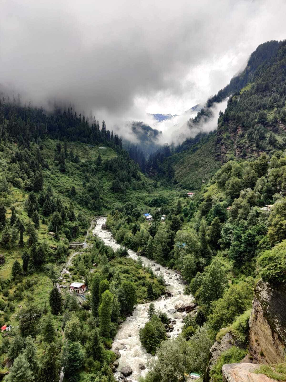 cloudy old manali