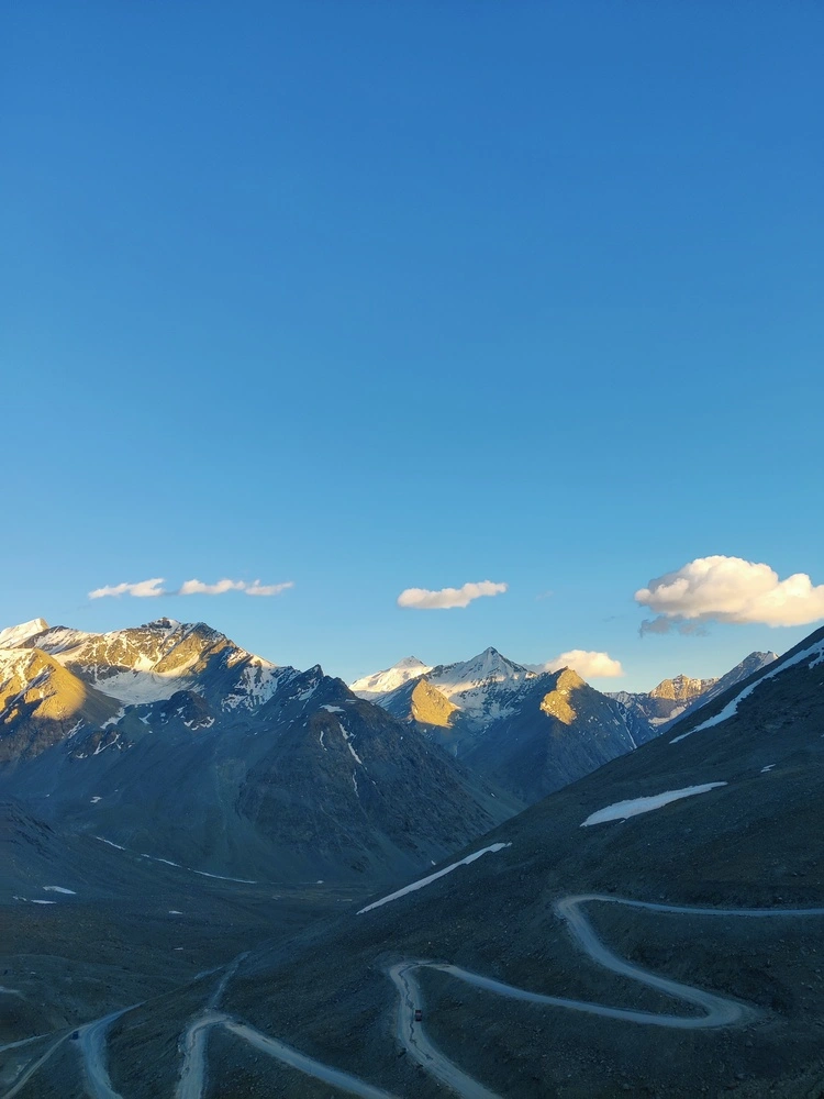 curvy roads Zanskar Valley from Manali.