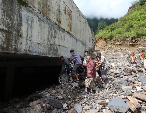 landslide near atal tunnel zanskar valley