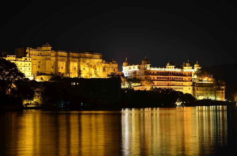 views of city palace from Ambrai ghar Udaipur city